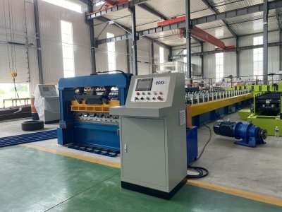 The roof sheet roll forming machine