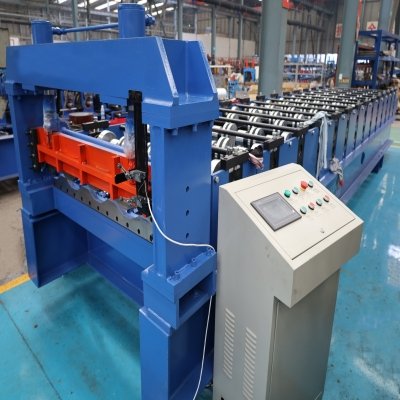 SHIPPING CONTAINER ROLL FORMING MACHINE